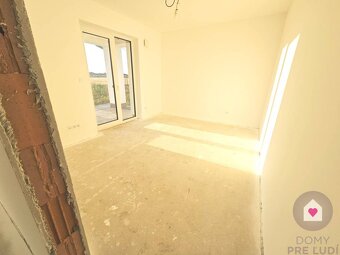 SAMOSTATNE STOJACÍ BUNGALOV- 108m2 + krytá terasa 12m2, POZE - 10