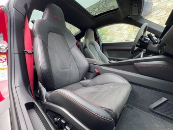 Porsche 911 Carrera 4 GTS - 10