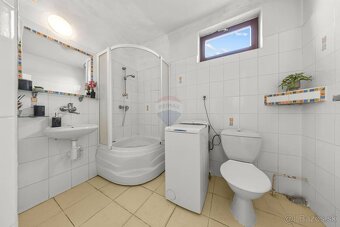 Realitná kancelária REMAX ponúka na predaj 6 izbový dom s kr - 10