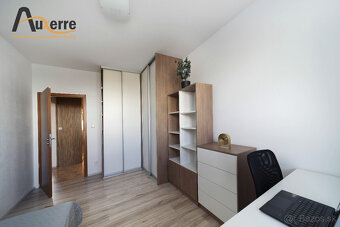 NA PREDAJ. Priestranný 3-izbový byt s loggiou - Petržalka - 10