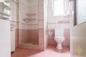 Exkluzívne na predaj gazdovský rodinný dom s pozemkom o rozl - 10