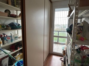 Ružinov, 2i. byt, najvyššie poschodie, tiché prostredie - 10