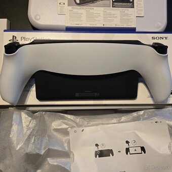 Nový PlayStation Portal Remote Player + pouzdro - 10