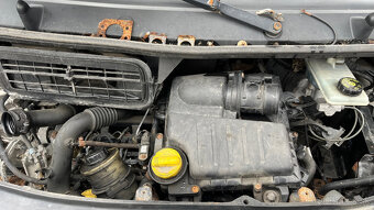 Opel Vivaro 2.0dci M9R E7 - 10