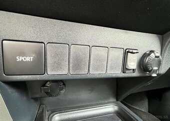 Toyota Rav4 2.0D D4D 4x4 KAMERA TEMPOMAT nafta manuál 91 kw - 10