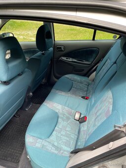 Nissan Almera N16 hatchback - 10
