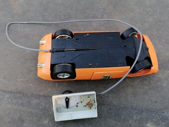 Predám starožitné auto na ovládanie Mangusta 1:12 - 10