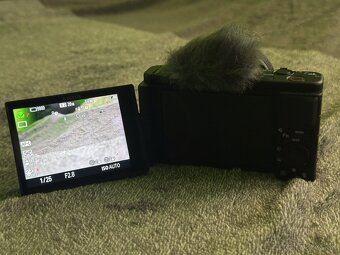 Digitálny fotoaparát na vlogovanie do vrecka SONY ZV1 + prís - 10