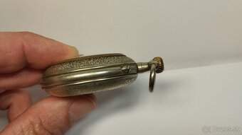 Kapesní hodinky s uprostřed s lehce malovaným ciferníkem. - 10