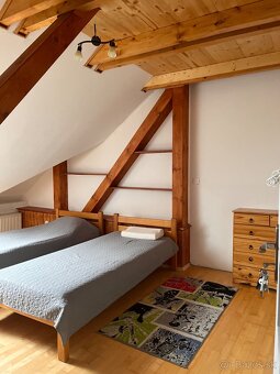 Priestranný mezonetový byt + dvojgaráž + záhrada - 10