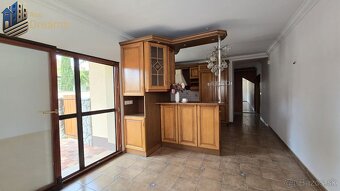 Exkluzívny 8-izbový rodinný dom s bazénom - Luxus a pohodlie - 10