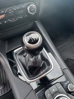 Mazda 3 1.5i (74kW) - 10