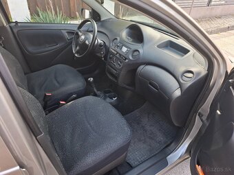 Predam Toyota Yaris 1.0i 48kW s KLIMOU. Kupene nove na SK. - 10