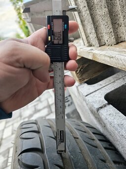 Predám takmer nové letné 17" gumy na hliníkových diskoch - 10