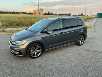 VW Touran R-Line 2.0 110 kW M6 - 10