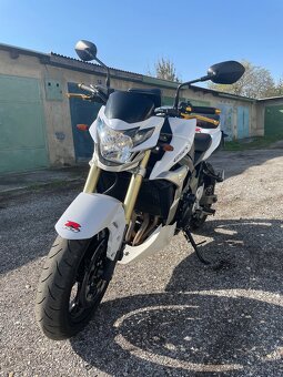 Suzuki gsr 750 - 10