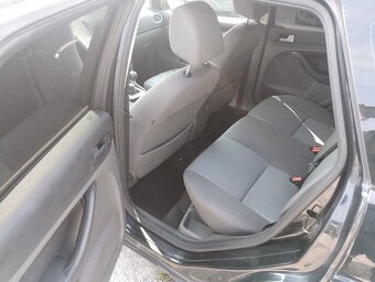 Ford Focus Kombi 2.0 TDCi Ghia - 10