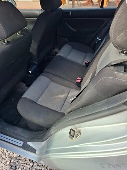 Volkswagen Golf 4 1.4 benzín - 10