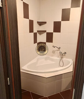 NA PREDAJ - 4 izbový byt s loggiou v Prešove - 10