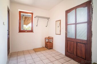 NA PREDAJ RODINNÝ DOM V KRÁSNEJ A TICHEJ OBCI LEN 15KM OD NR - 10