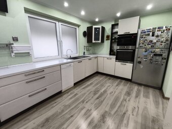 Na prenájom veľkometrážny 2 izbový byt v dome- LEVICE - 10