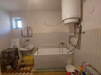 Rodinný dom s veľkým pozemkom - Veľký Cetín - 10