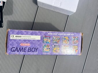 REZERVOVANE - Nintendo Gameboy Play it loud Green - 10