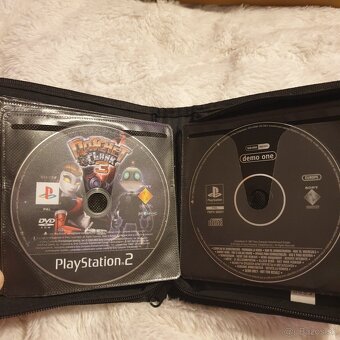 PS2 s príslušenstvom a hrami - 10