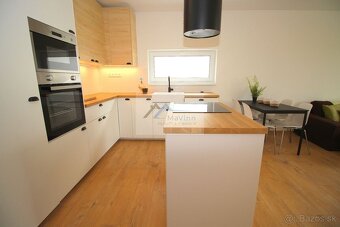 PREDAJ zariadená NOVOSTAVBA s vírivkou vo Dvorci - 10