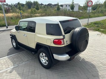 Toyota FJ Cruiser bez koroze, skvělý originální stav - 10