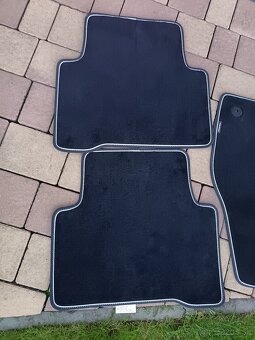 Predám velurove koberce na VW TOURAN..... - 10