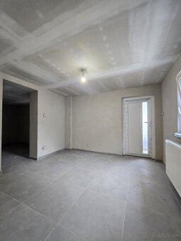 Kompletne zrekonštruovaný rodinný dom v Hr. Kľačanoch - 10