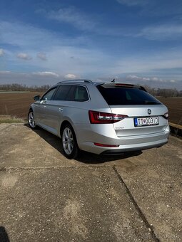 Škoda Superb Combi strieborná metalíza - 10
