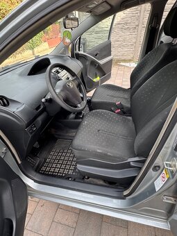 Toyota Yaris 1.3 VVT-I Terra - 10