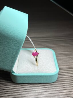 Zlatý prsteň s rubínom a diamantmi – s certifikátom IGI - 10