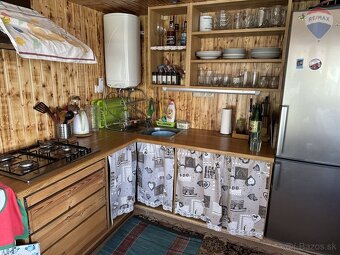 Záhrada s chatou v krásnom prostredí - 10