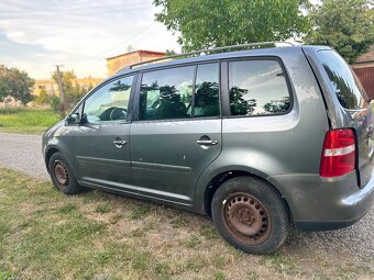 Rozpredám touran 1.6 fsi - 10