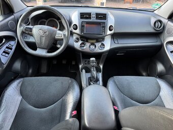 Toyota RAV4 - 10