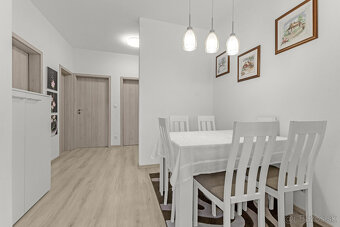 Slnečný 3-izbový byt s výhľadom na Karpaty v Slovenskom Grob - 10