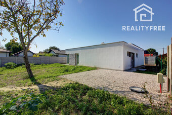 Na predaj skolaudovaný 4i RD s pozemkom 596 m² v Malej Pake. - 10