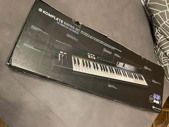 NI Komplete Kontrol S61 - 10