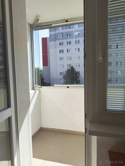 2 izbový byt na začiatku Petržalky - 10
