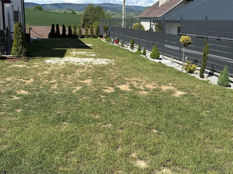 Skolaudovaná novostavba, nová terasa, nový plot nová skalka - 10