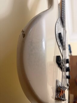 Fender Jazz Bass - 10