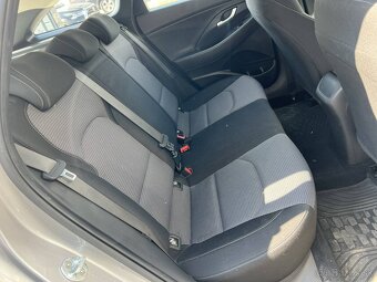 Hyundai i30 Combi 1.5 DPI 80kw benzin - 10