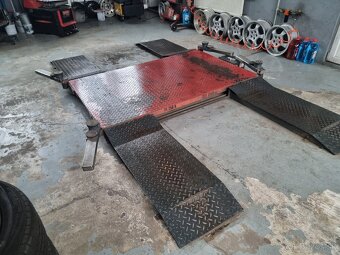 PNEUSERVIS ZDVIHAK 2500 kg ROK-2012 - 10