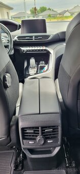 Predám peugeot 3008 1,6 benzín r.v. 2017 - 10