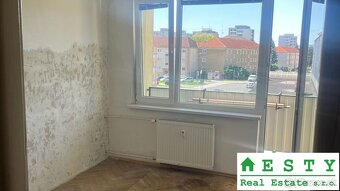 NA PREDAJ 2 i byt na námestí ZH - 10