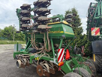 Secí stroj na obilí John Deere 750A, pracovní záběr 6m, rv 2 - 10