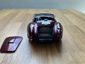 Shelby Cobra 427 1:18 Road tough - 10